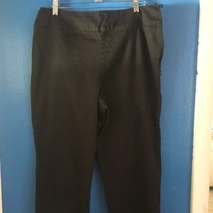 ☘️BIG PRICE DROP - Chico's Capri Pants